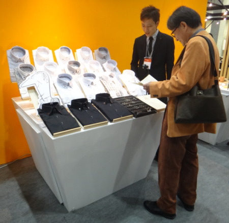 ボタンダウンピアス