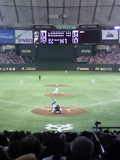 座席からの景色。クルーンが投げてるとこ。