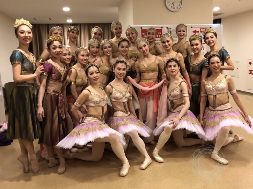 侍女の踊り パ・ダクマヌーション