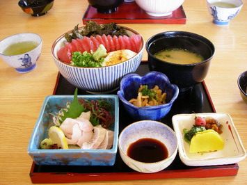 今回は鉄火丼・・^^;です。