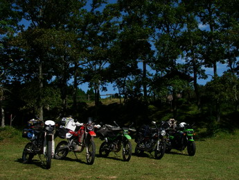 バイク勢揃いで記念撮影^^