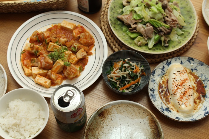 2016-11-01鶏と豆腐のチリソース炒め 野菜炒め 温奴 ほうれん草とえのきのおひたし.JPG