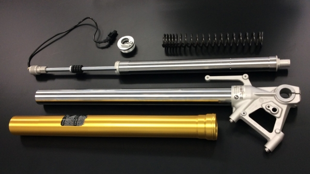 電子制御フロントフォーク メンテナンス | TECHNIXのここがツボ！