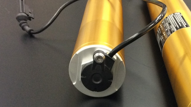 電子制御フロントフォーク メンテナンス | TECHNIXのここがツボ！