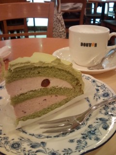 ドトール抹茶と小豆のケーキ