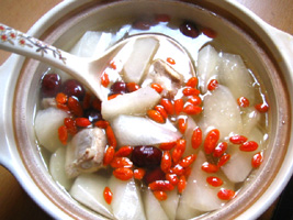 豚リブと紅棗と大根のスープ