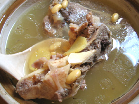 黄豆骨頭湯