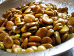 軽く茹でたそら豆