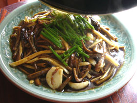 鱔絲とマコモダケの炒めもの