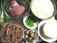 蝦、青豆(グリンピース)、干し椎茸、豚肉、葱、焼売の皮