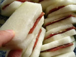 冬瓜に火腿の薄切りをはさむ