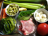 発芽豆(そら豆)、雪菜、番茄(トマト)、大排(リブ肉)、芹菜(セロリ)、クログワイ、葱、ニンジン、生姜、トマトケチャップ