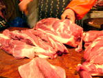 豚腿肉を2キロほど切り分けてもらう