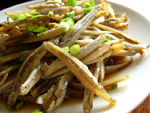 出汁ガラ煮干の胡麻油炒め