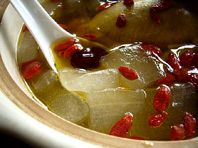 蘆薈枸杞鴿子湯(鳩とアロエとクコのスープ)
