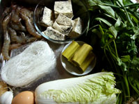 発酵ヒユナ菜梗、臭豆腐、蝦、娃娃菜(ミニ白菜)、粉絲(春雨)、生姜、葱、空心菜、鶏卵、香菜