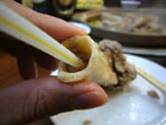 ストローで骨髄を吸うの図