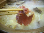 骨頭火鍋の出汁に火腿(金華ハム)