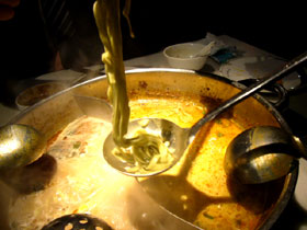 カレーの火鍋の最後に手打ち麺