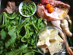 冬虫夏草、鶏、生姜、葱、紅棗、臭豆腐、蓬蒿菜(春菊