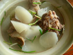 白蘿蔔骨頭湯(大根と豚骨のスープ)
