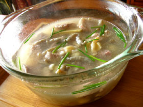 鶏頭米蓮子沙虫湯(砂虫の薬膳スープ)