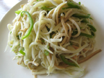 青椒豆干菰菜絲(ピーマンと押し豆腐とマコモダケの炒めもの)
