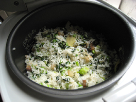 炊飯器に戻して蒸らす