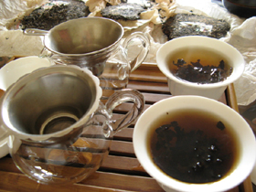 7542七子餅茶の熟成の比較