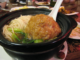 獅子頭砂鍋麺