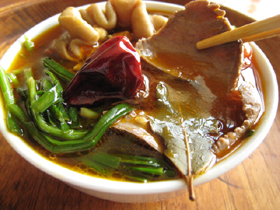 豚モツの麻辣火鍋