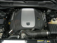 5.7リットル V8HEMI エンジン