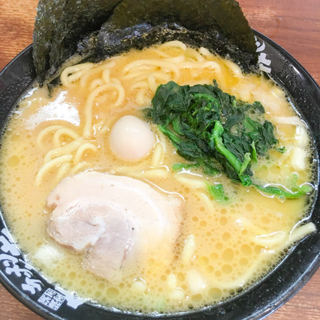 町田商店 横浜駅前店のラーメン