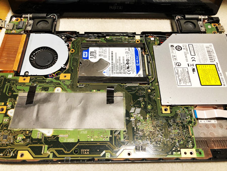 富士通のノートパソコンFMV LIFEBOOK AH77/K