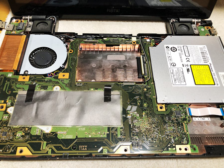 富士通のノートパソコンFMV LIFEBOOK AH77/K