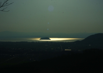 01小谷城から望む竹生島.JPG