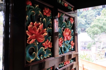 02豪華に飾られた建物.JPG