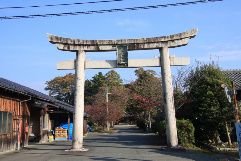 箕島神社の狛犬(高島市安曇川町) オオヌマズの玉手箱