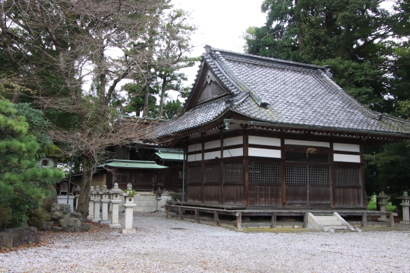 妖の像 甲良神社本殿 オオヌマズの玉手箱