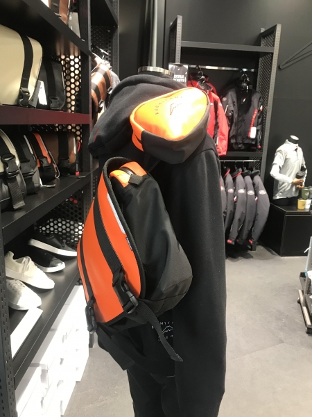 SHINICHIRO ARAKAWAメッセンジャーバッグ:KUSHITANI清水店 SHINICHIRO ARAKAWAメッセンジャーバッグ:KUSHITANI清水店