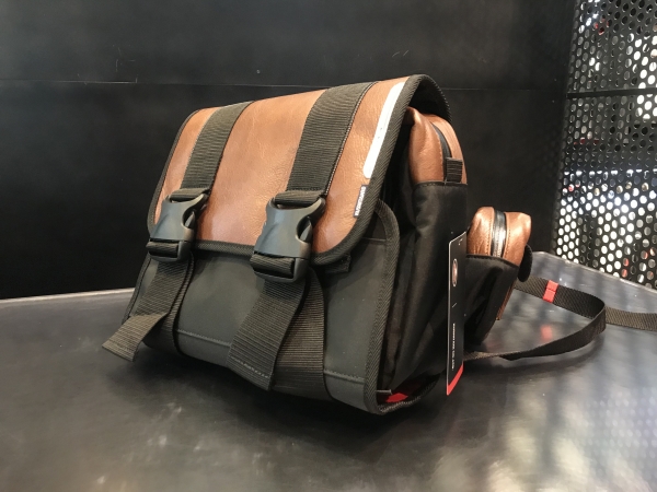 SHINICHIRO ARAKAWA 1DAYツーリングバッグ:KUSHITANI清水店 SHINICHIRO ARAKAWA 1DAYツーリングバッグ:KUSHITANI清水店