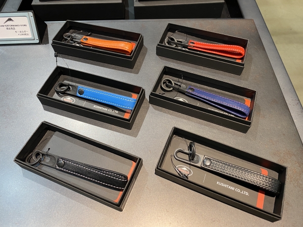 クシタニ　ベスト　皮　美品 KUSHITANI クシタニ レザーベスト 牛革 ブラック Lサイズ - メルカリ