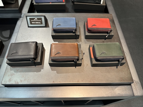 入荷速報】新作革小物入荷のご案内！【PERFORMANCE STORE限定