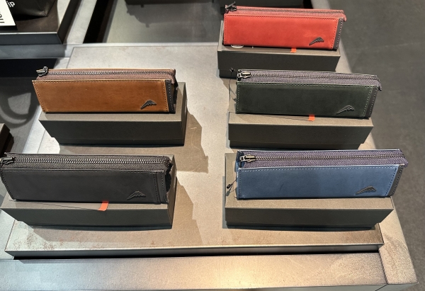 入荷速報】新作革小物入荷のご案内！【PERFORMANCE STORE限定