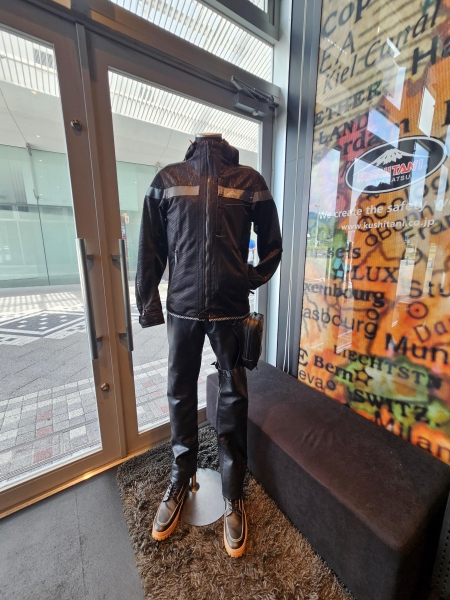 商品紹介】K-1075Z ストレートパンツをオススメしたい