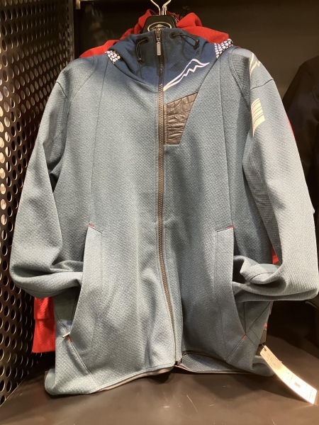 新しいレブロフーディーはオーバーサイズでダボっと決めろ