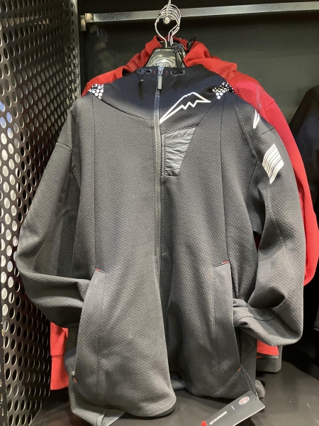 新しいレブロフーディーはオーバーサイズでダボっと決めろ