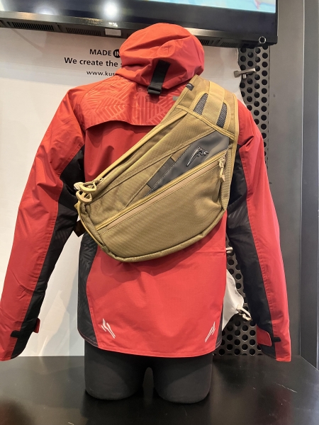 ​【限定モデル】 KUSHITANI ワンショルダーバッグ 富士山型押し ワンショルダーバッグのご紹介：KUSHITANI清水店 | KUSHITANI