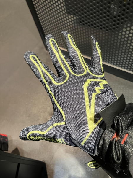 オフロードのレーシンググローブ、入荷しました。：KUSHITANI清水店