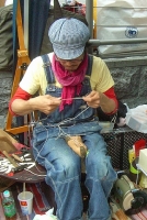 靴製作パフォーマンス中